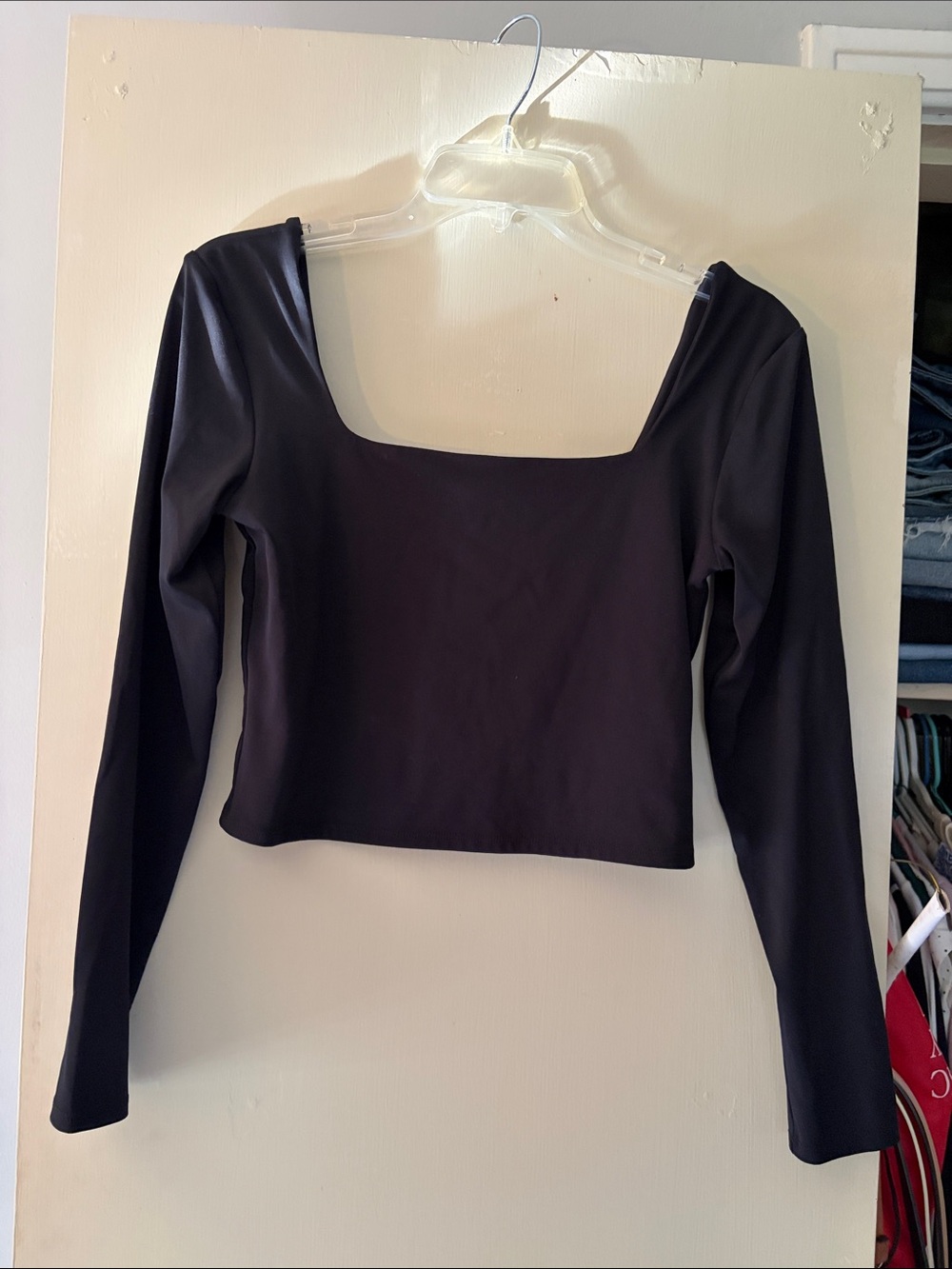 Express body contour Black Long Sleeve Square Neck Crop Top